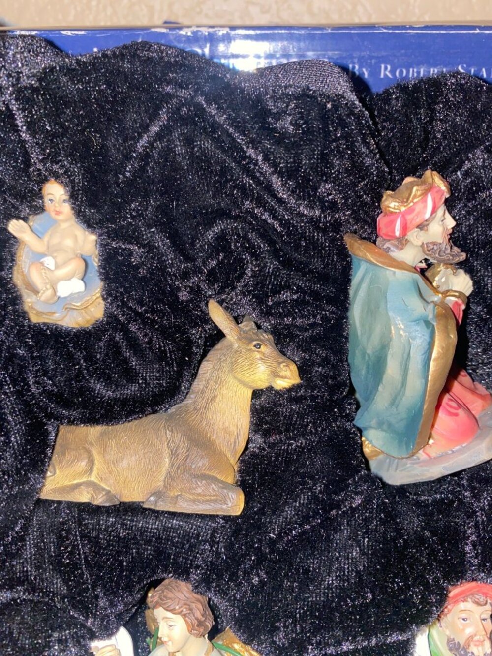 Robert Stanley “The Promise of Christmas” 11-Piece Nativity Set in Box - Picture 4 of 12